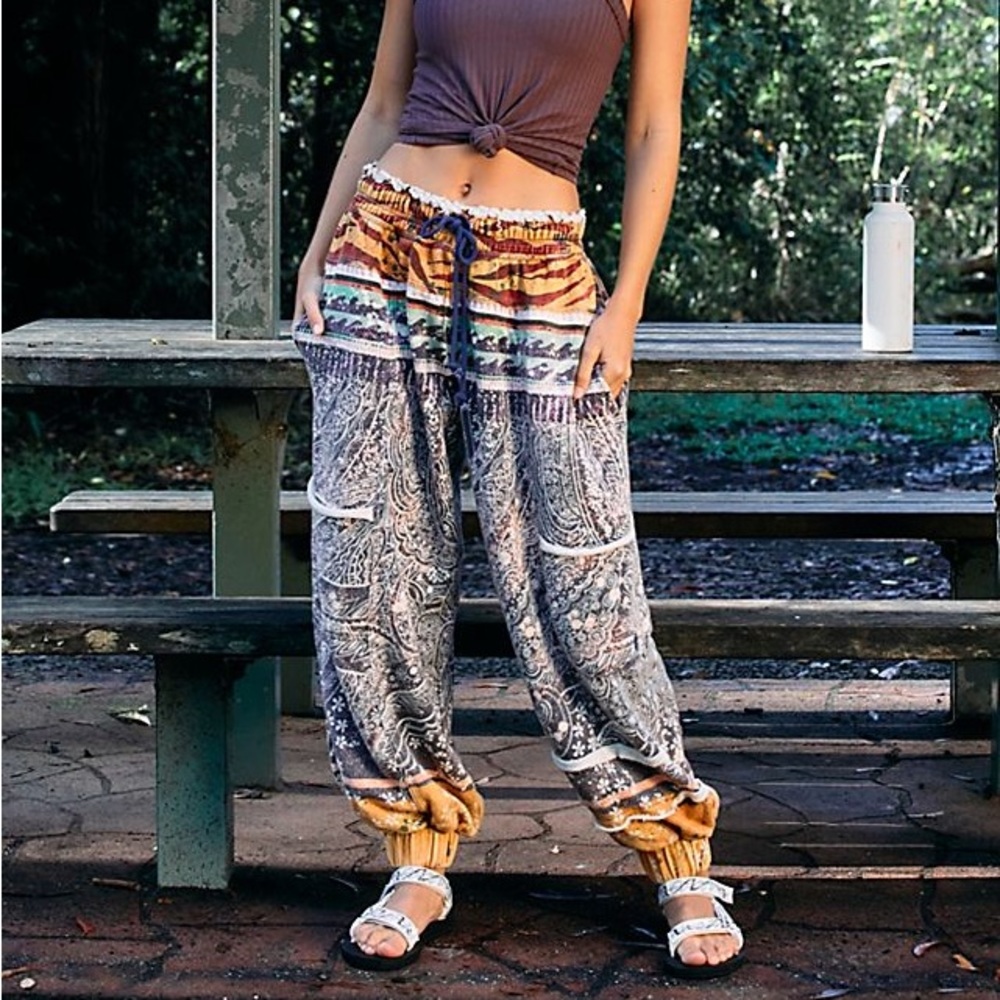 FREE PEOPLE this feeling printed jogger